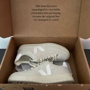 Veja V-12 Sneaker US Men’s 7 Women’s 9